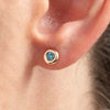 14K massief gouden solitaire oorbellen met blauwe diamanten
